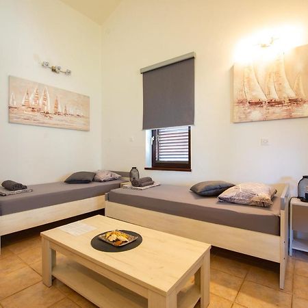 Apartments Ela Новаля Екстер'єр фото