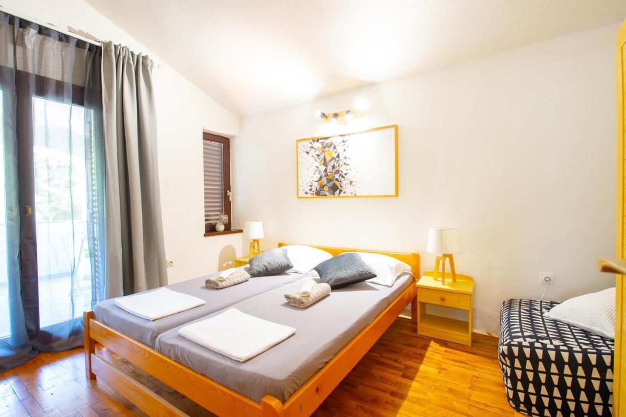 Apartments Ela Новаля Екстер'єр фото