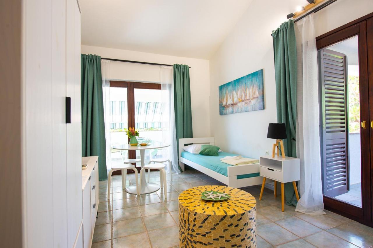 Apartments Ela Новаля Екстер'єр фото