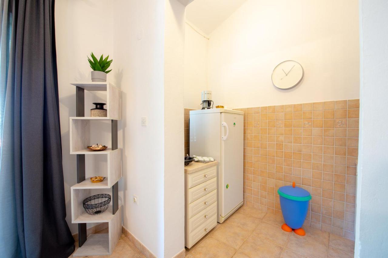 Apartments Ela Новаля Екстер'єр фото