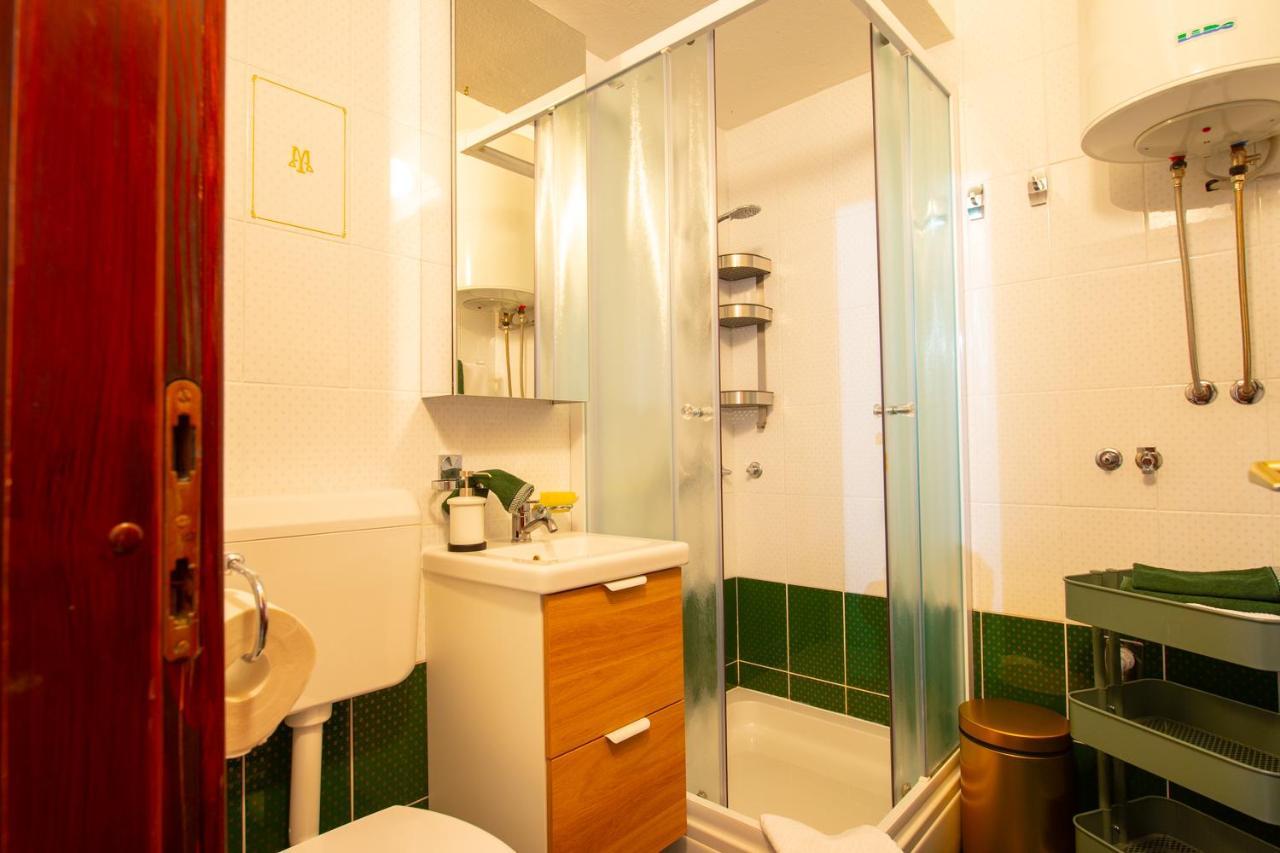 Apartments Ela Новаля Екстер'єр фото