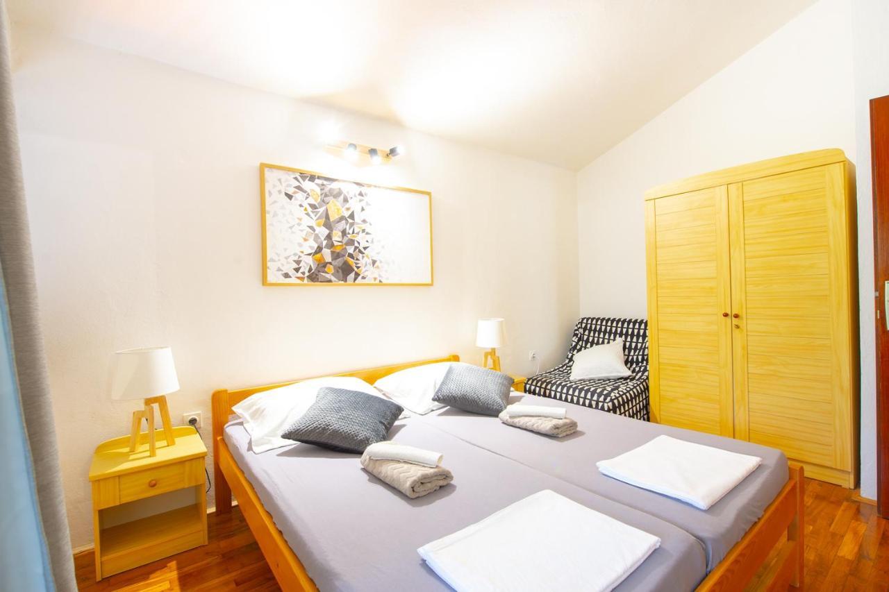 Apartments Ela Новаля Екстер'єр фото